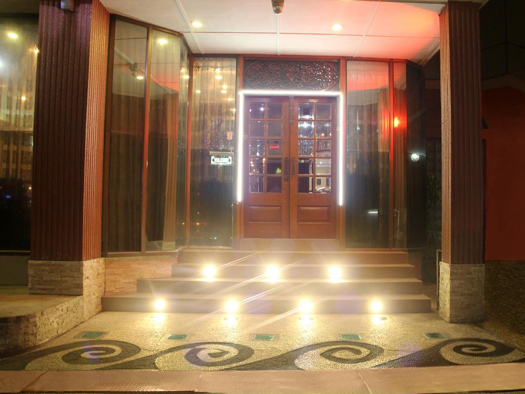 יאנגון Crystal Palace Hotel מראה חיצוני תמונה